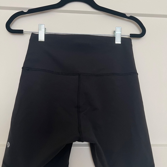 Lululemon Black Wunder Train High-Rise Short 6" - Size 6 - Picture 3 of 4